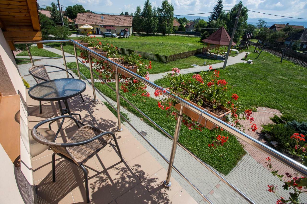 Camere De Inchiriat Hatuica Exteriér fotografie