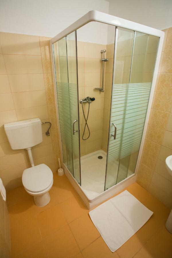 Camere De Inchiriat Hatuica Exteriér fotografie