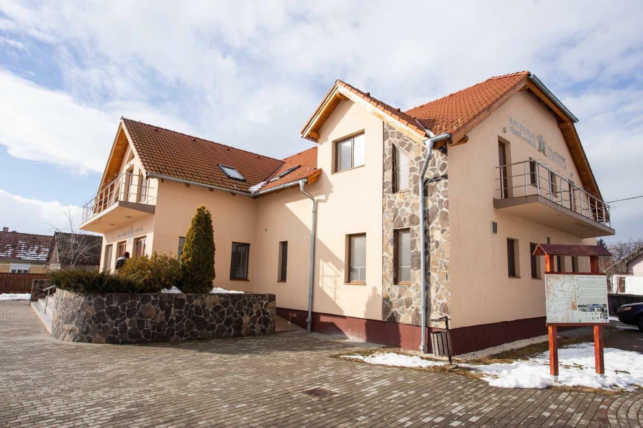 Camere De Inchiriat Hatuica Exteriér fotografie